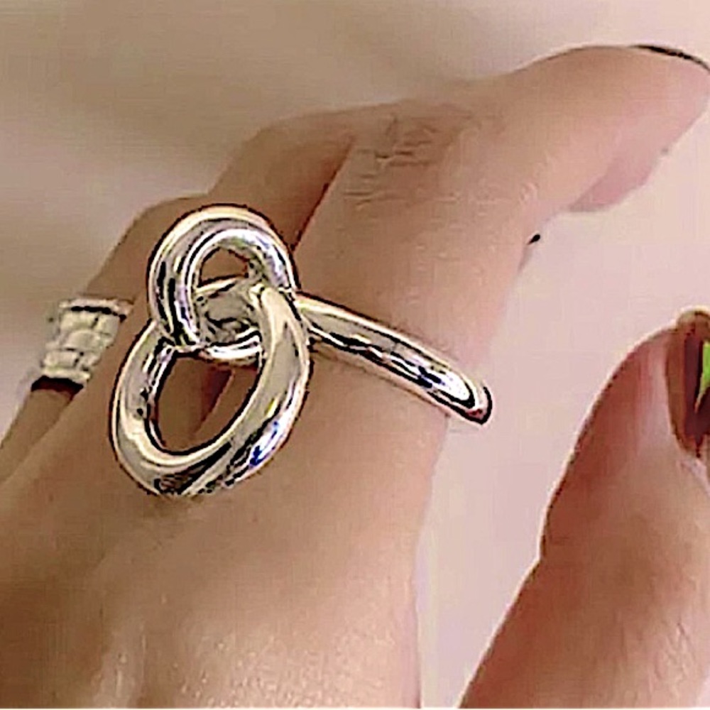 STERLING SILVER INTERLOCKING CIRCLE CHARM MINIMALIST RING